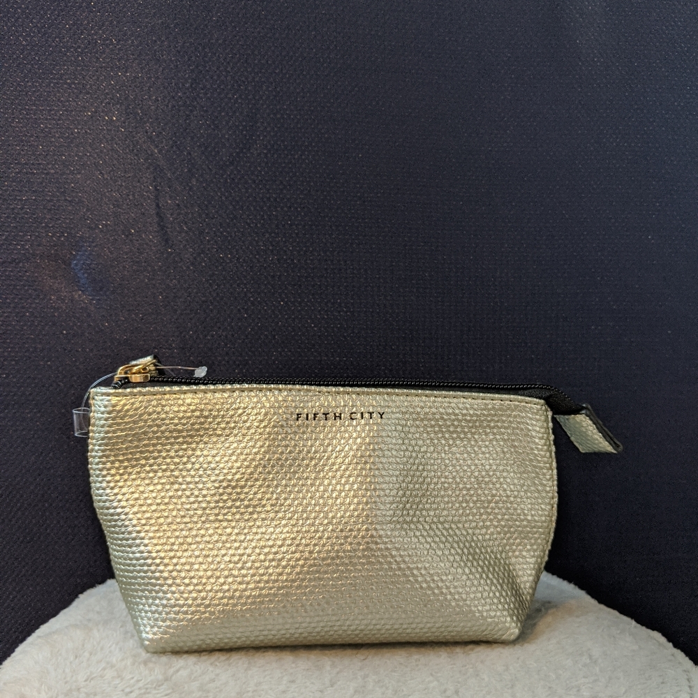Saks Fifth City Essentials Set
